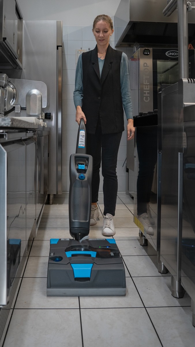 Compatta, flessibile e potente: LW35 Flexy si muove tra tavoli...