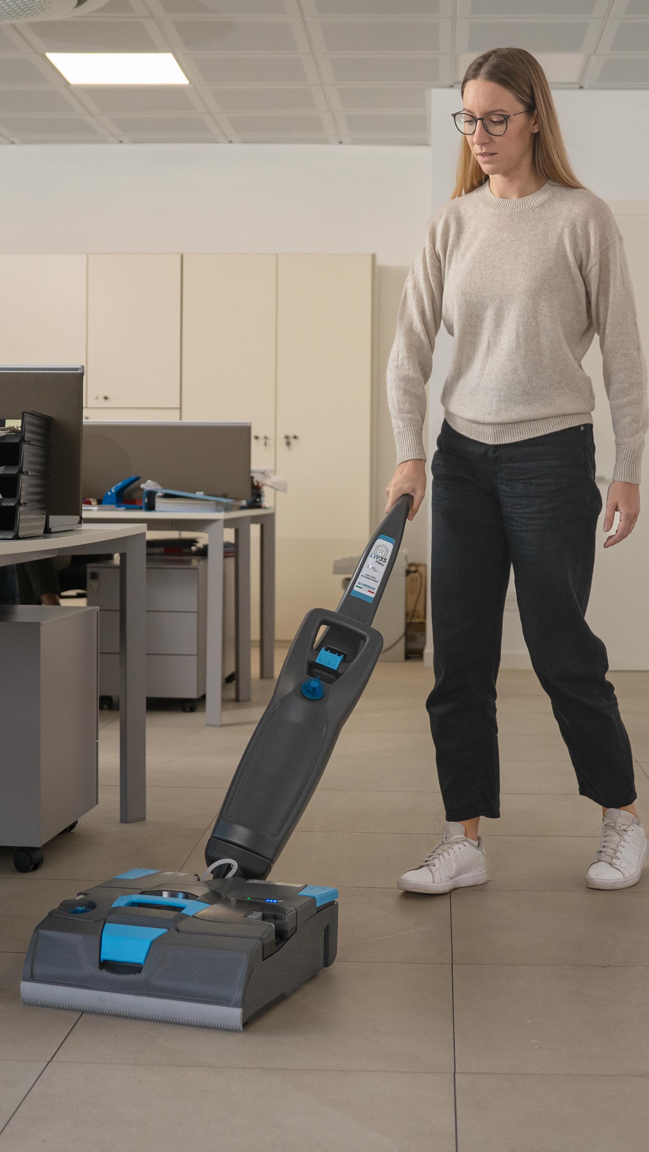 LW35 Flexy. La libertà di pulire ovunque. La nuova lavasciuga...